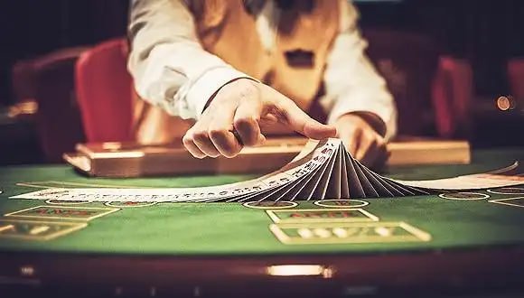 Pengguna mobile membaca privasi akun